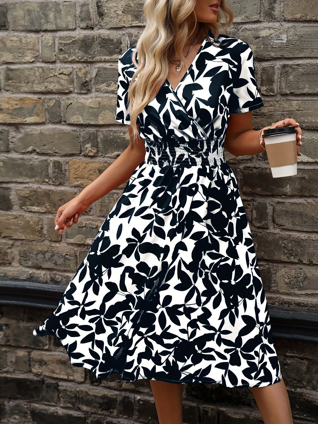 Yanessa - Elegant floral midi dress