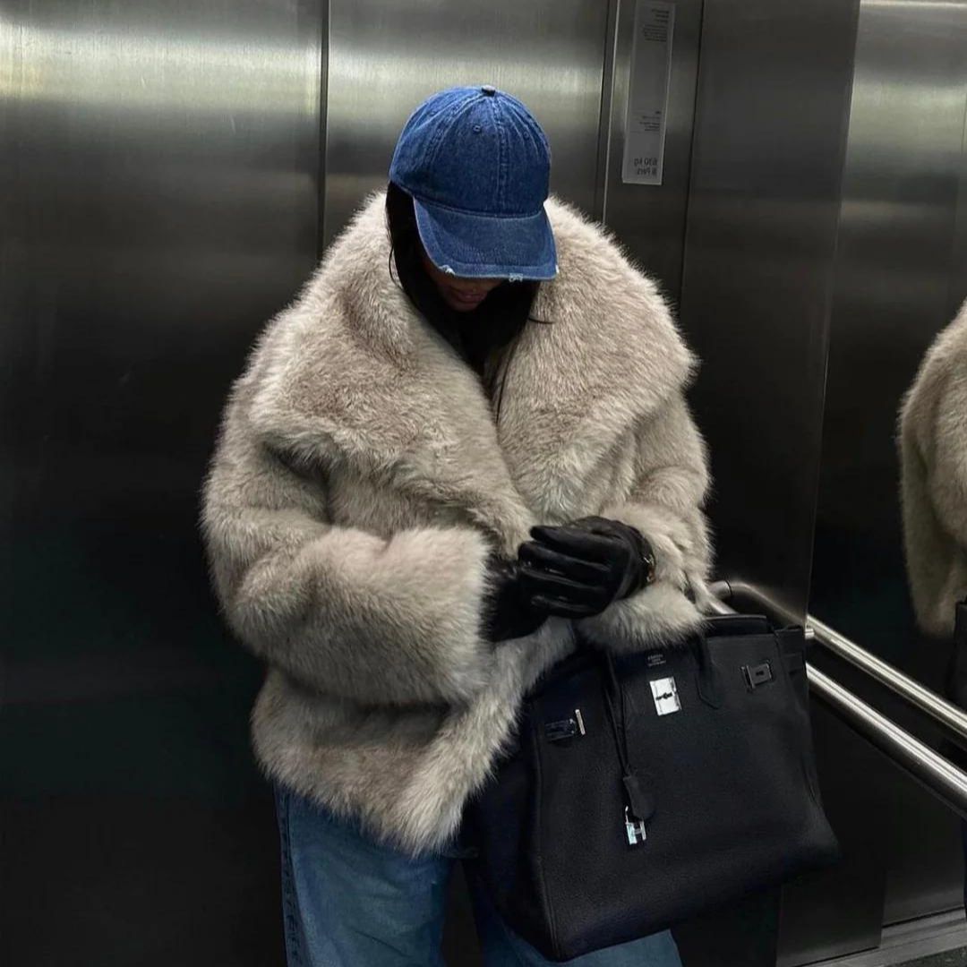 Chic Women's Overcoat for Winter Elegance | Warm, Vegan, Sustainable