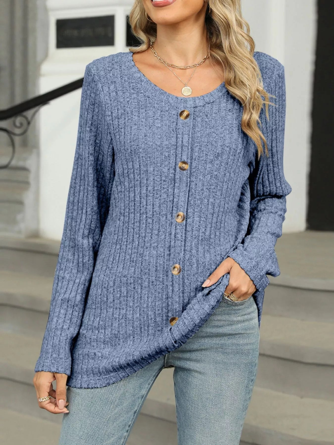 Belana - Elegant Ribbed Knit Long-Sleeve Sweatshirt with Buttons and Crew Neck
