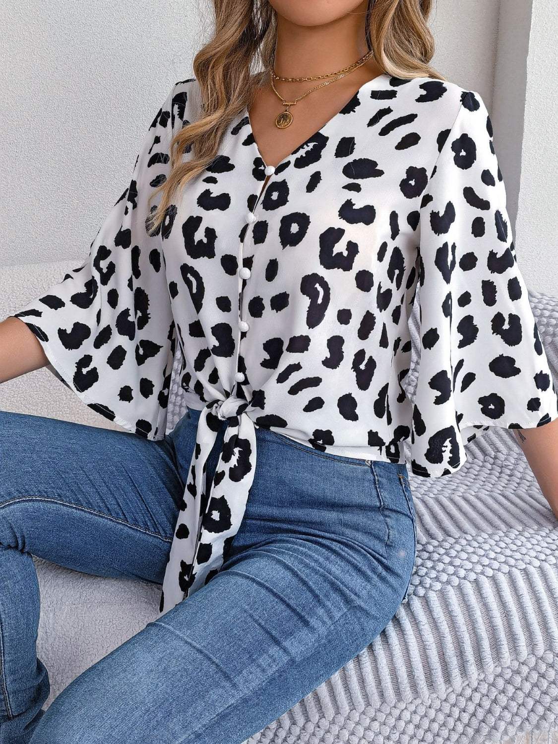 Suzan - Loose stylish leopard-print blouse