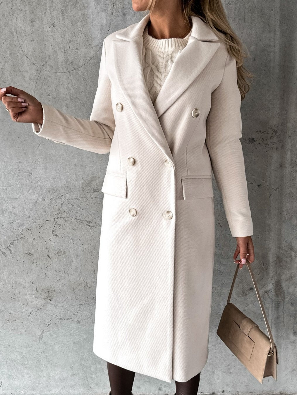 Casandra - Elegant and stylish buttoned trench coat
