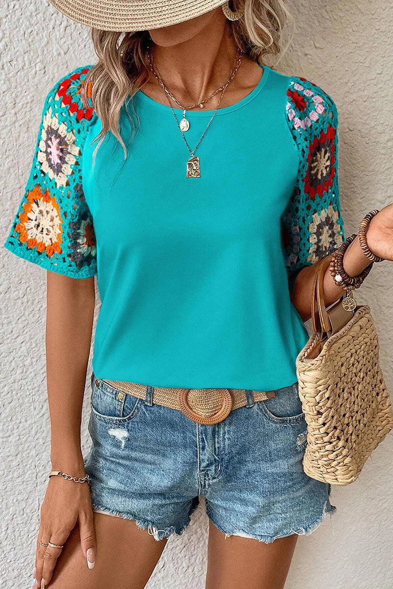 Velinda - Casual T-shirt with crocheted sleeves