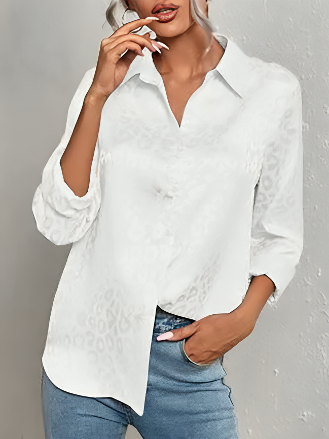 Quinasha - Elegant long-sleeve polo blouse with leopard print