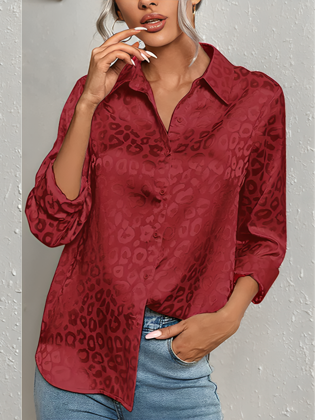 Quinasha - Elegant long-sleeve polo blouse with leopard print