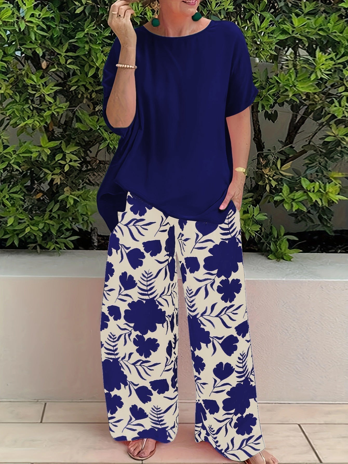 Jennifer - Casual loose blouse and floral trousers set