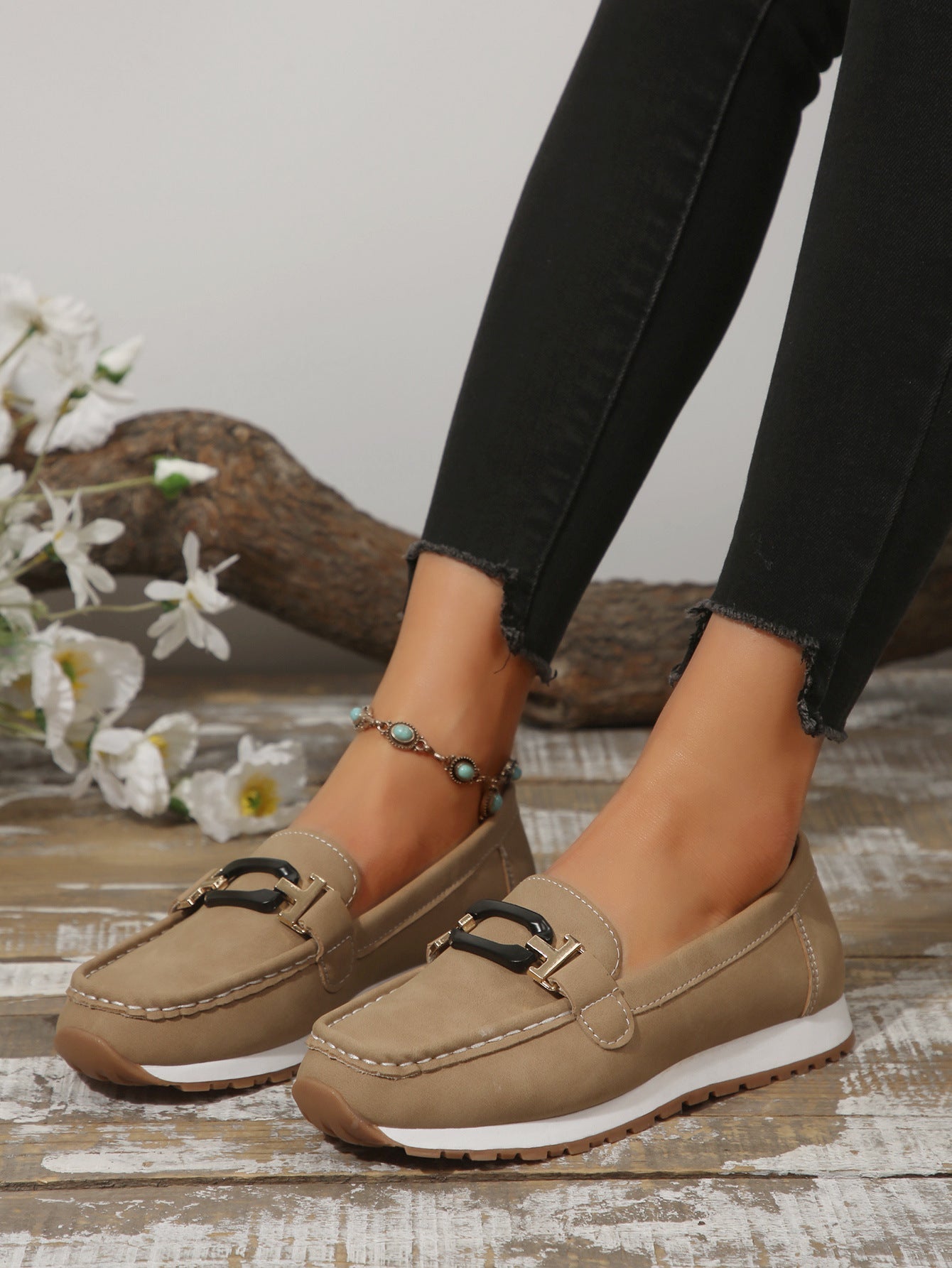 chic-womens-loafers-with-metal-3-gocx1t