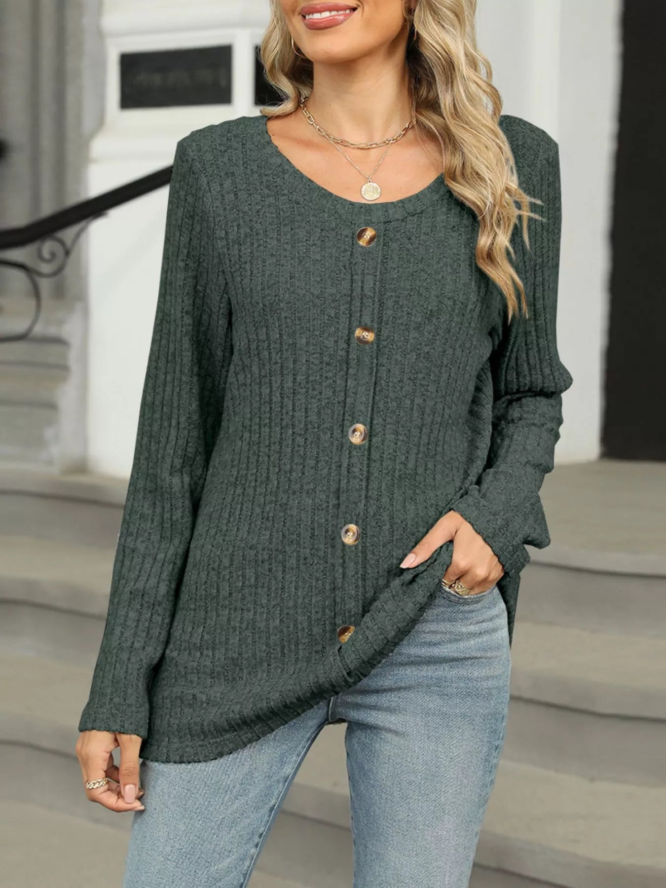 Belana - Elegant Ribbed Knit Long-Sleeve Sweatshirt with Buttons and Crew Neck