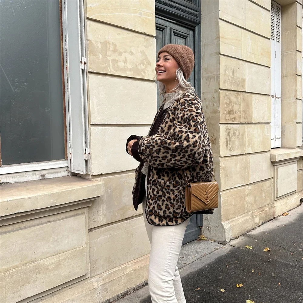 Niamh | Chic Leopard Print Jacket with Elegant O-Neck | Fashion-Forward & Comfy