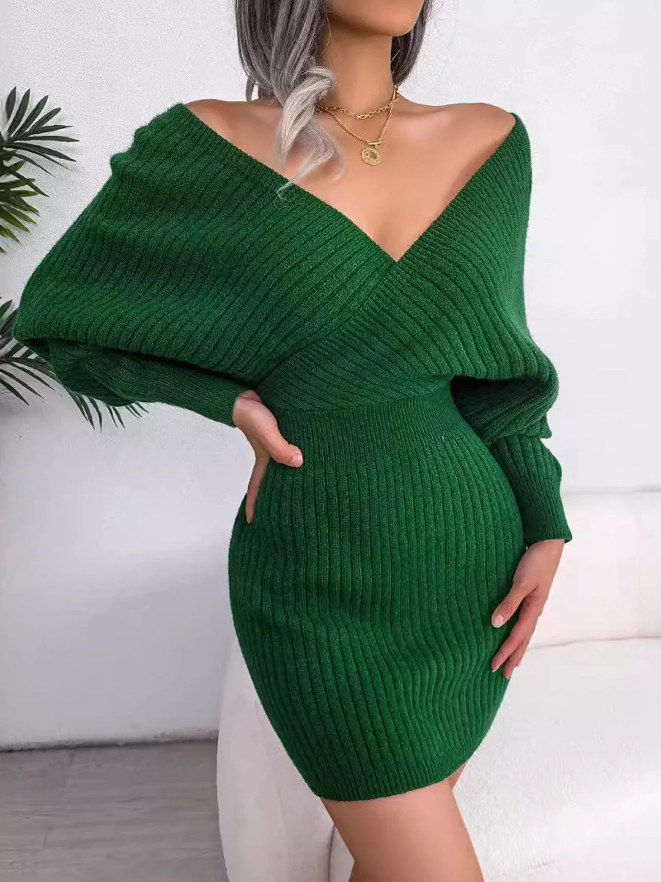 Jennylyn - Elegant Knitted Dress with V-Neck and Long Sleeves