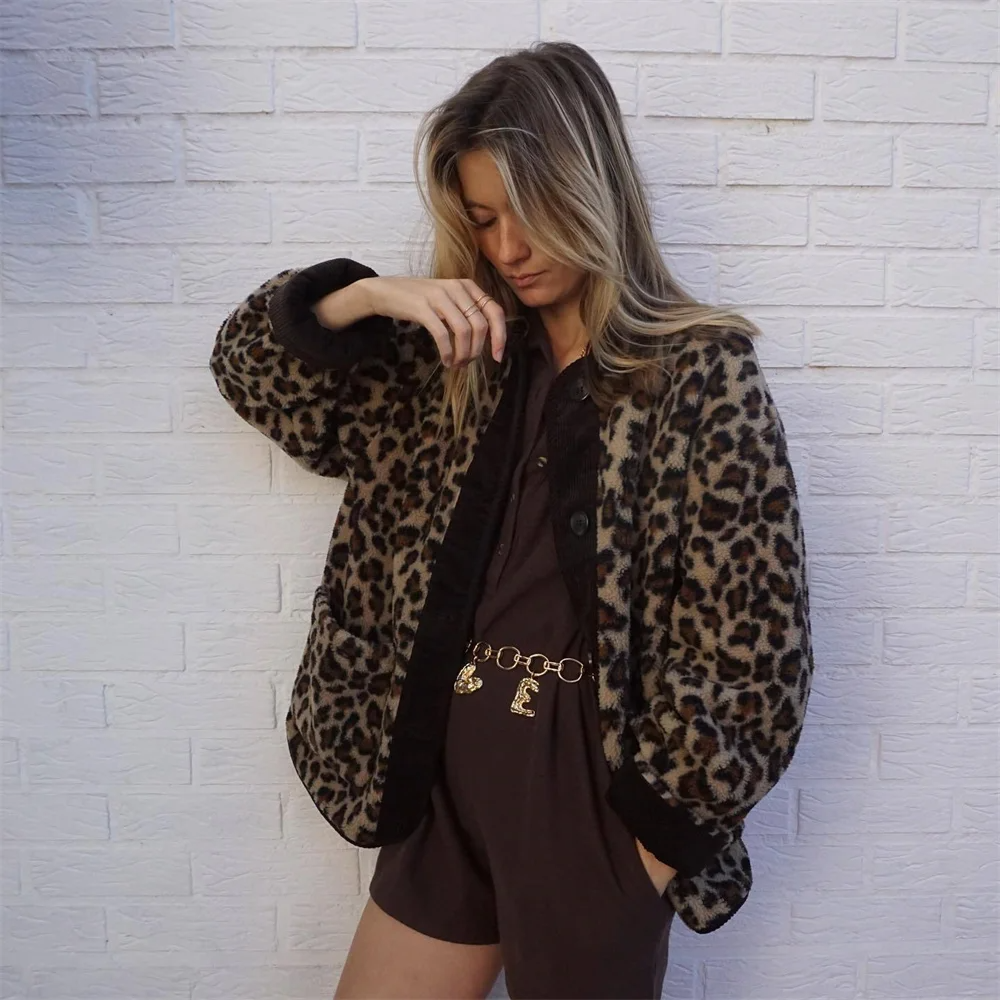 Niamh | Chic Leopard Print Jacket with Elegant O-Neck | Fashion-Forward & Comfy