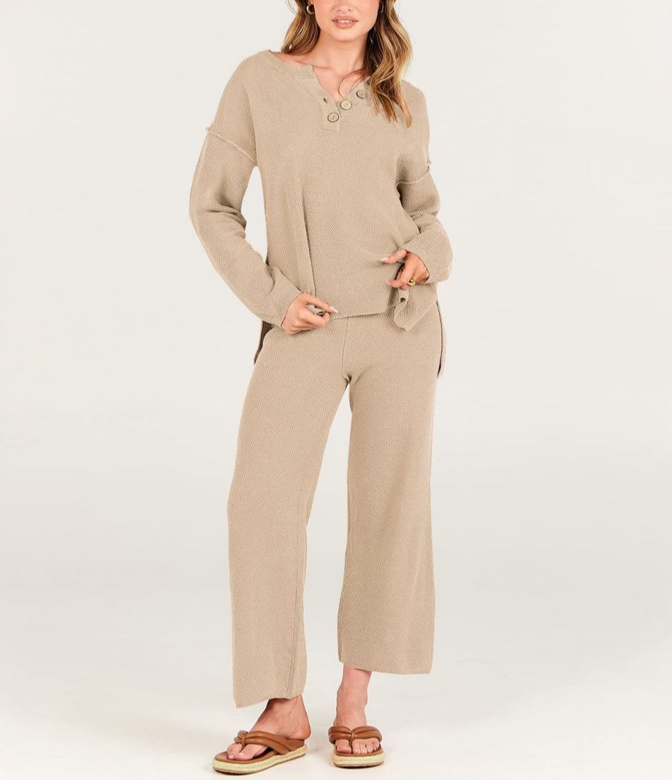 Lavina - Elegant V-neck buttoned jumper and trousers set