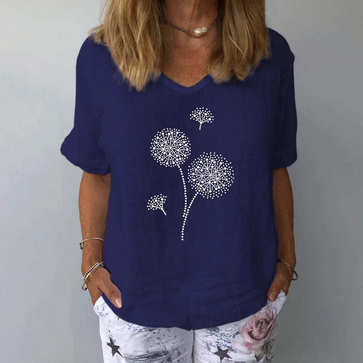 Wendolyn - Comfortable casual printed V-neck T-shirt