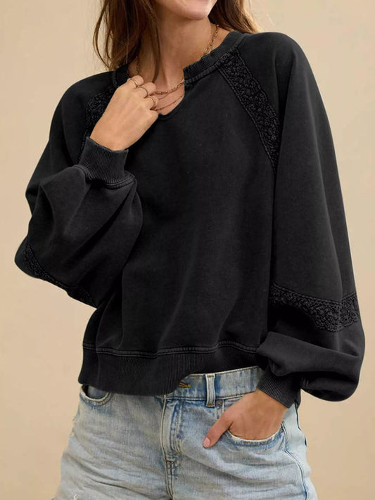 Dainora - Elegant Loose Long-Sleeve Sweatshirt with Lace Details
